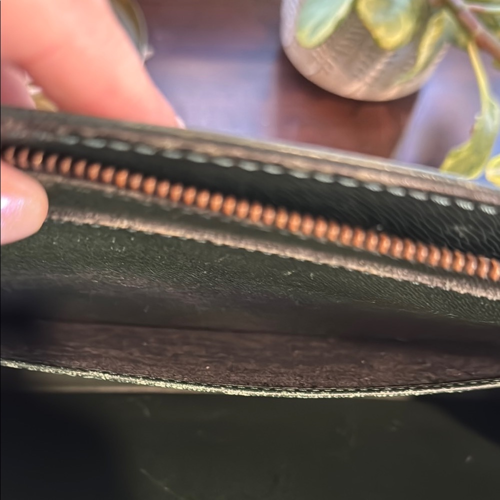 Louis Vuitton Green Leather Briefcase with Structured Design - Picture 11 of 15
